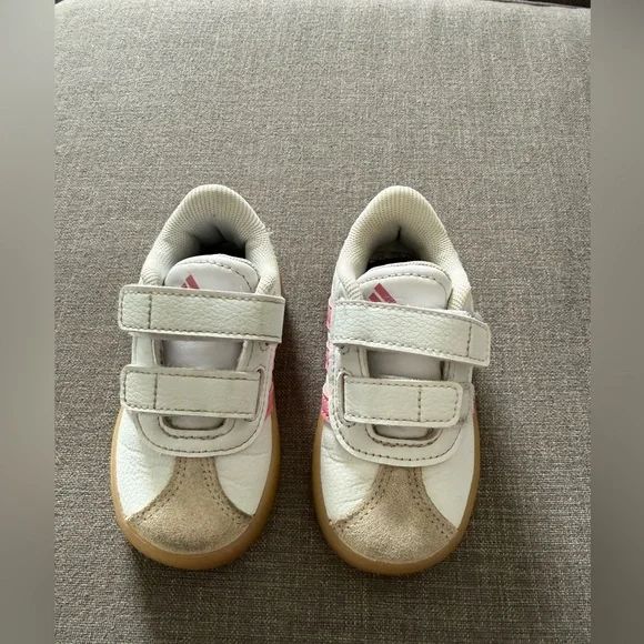 Size 5 adidas toddler girl tennis shoes - Picture 2 of 8
